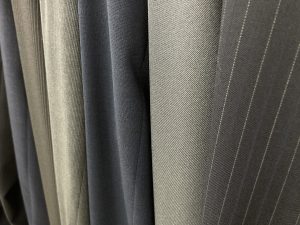 スーツ生地の目付とは？季節に合う重さの見方と選び方を初心者向けに解説